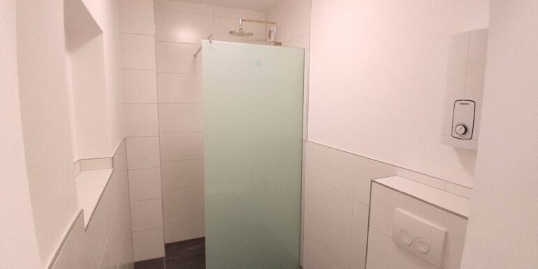 Modernes Duschbad