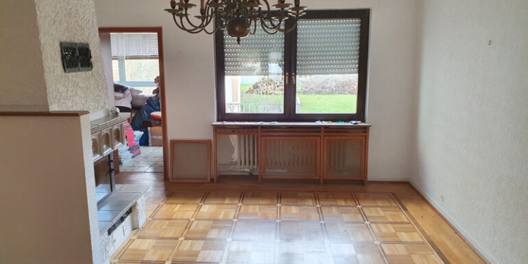 Wohnzimmer mit Kamin EG rechts