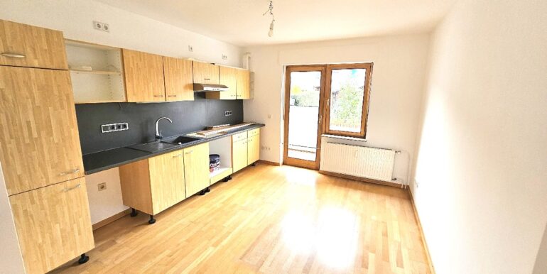 Küche mit Zugang Balkon