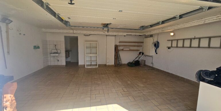 geräumige Garage