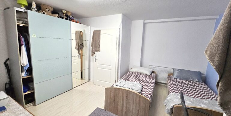 Schlafzimmer ( Durchgangszimmer )