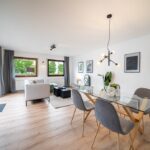 Wohnzimmer mit Zugang Terrasse