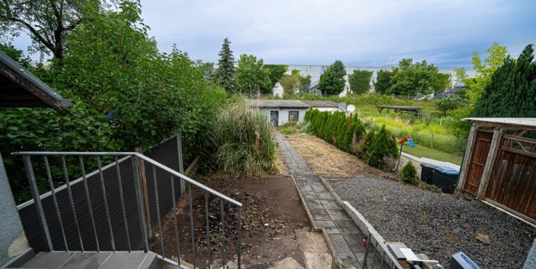 mit großem Gartenanteil