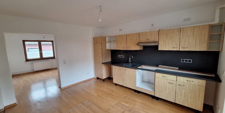 Küche mit Blick zum Wohnzimmer