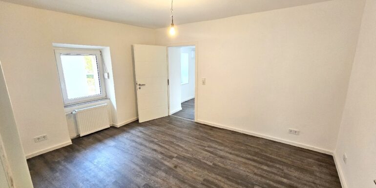 Durchgangszimmer ( Arbeits- oder Spielzimmer )