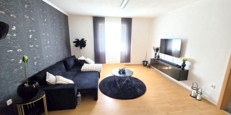 Wohnen Haus rechts EG