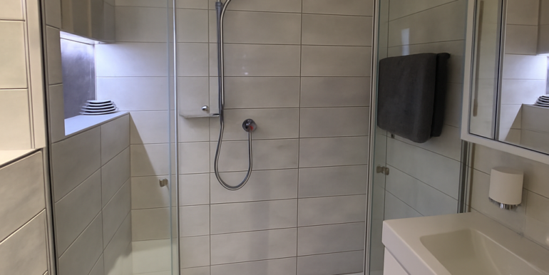 große begehbare Dusche